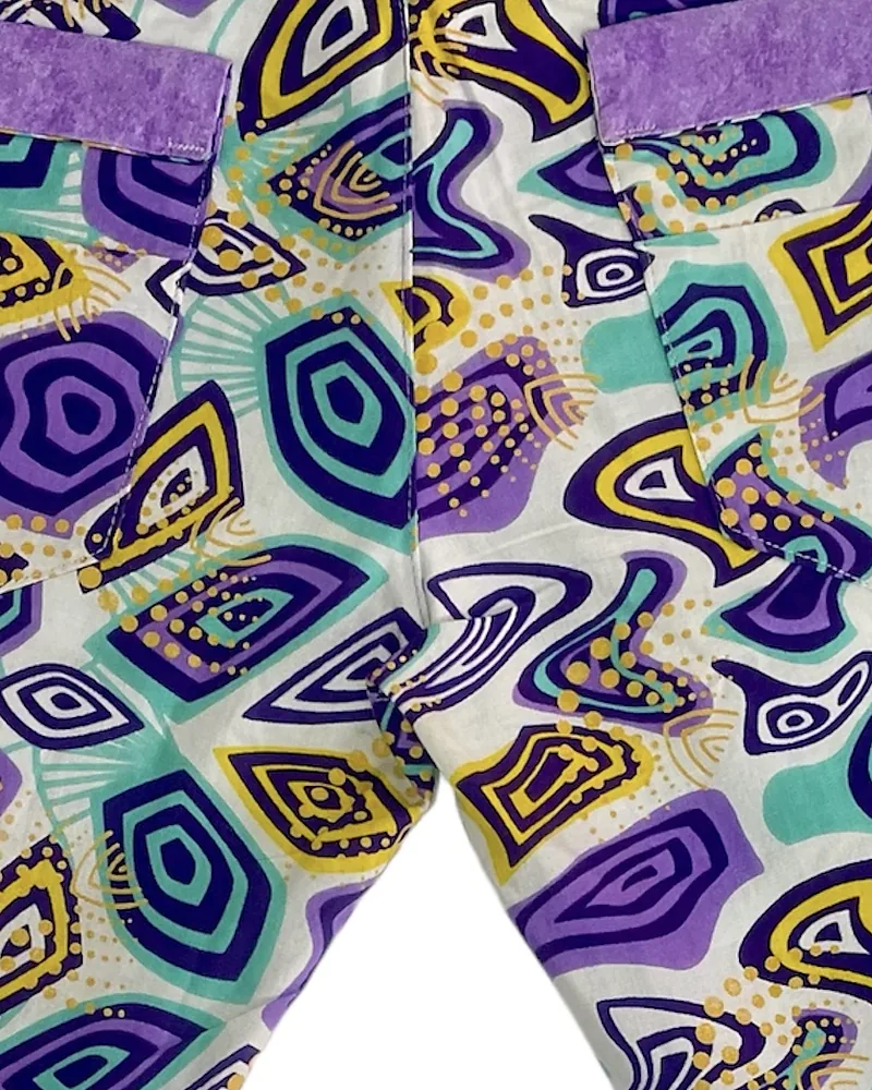 Detalle del tejido: Algodón con estampado africano.