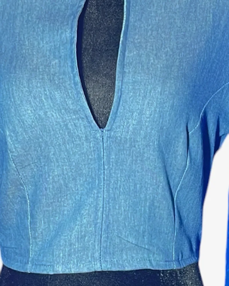 Detalle del tejido: Denim sostenible. Mangas en tafetán reciclado azul.