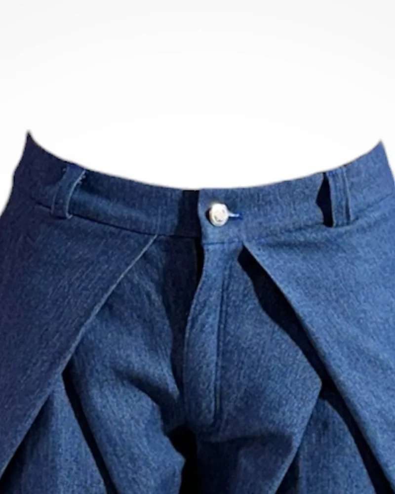 Detalle del tejido: Denim de alta densidad, que mantiene la forma del pliegue.